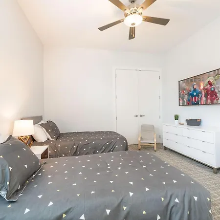 Modern 7 Bdrm Villa With Games Room At Reunion